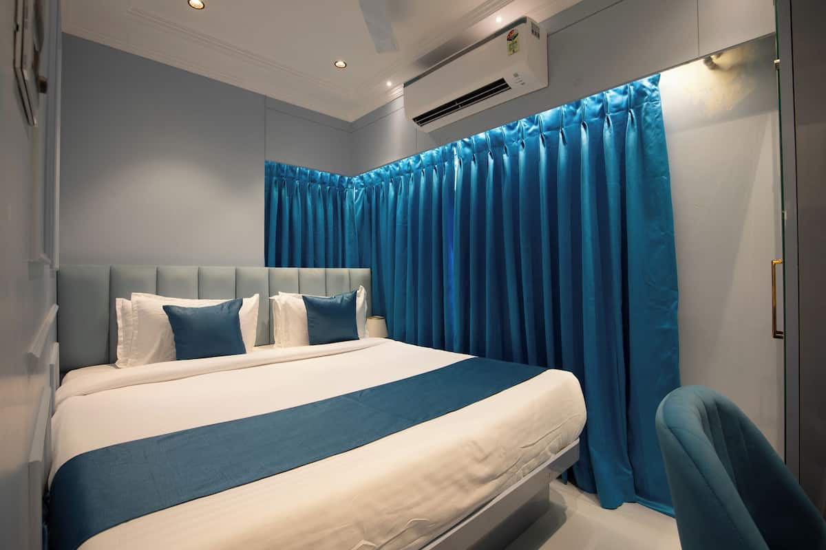 Studio Deluks, pemandangan kota | Meja kerja, ruang kerja ramah laptop, dan kedap suara