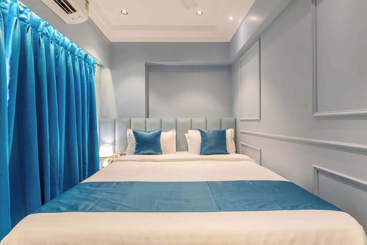 Studio Klasik, pemandangan kota | Meja kerja, ruang kerja ramah laptop, dan kedap suara