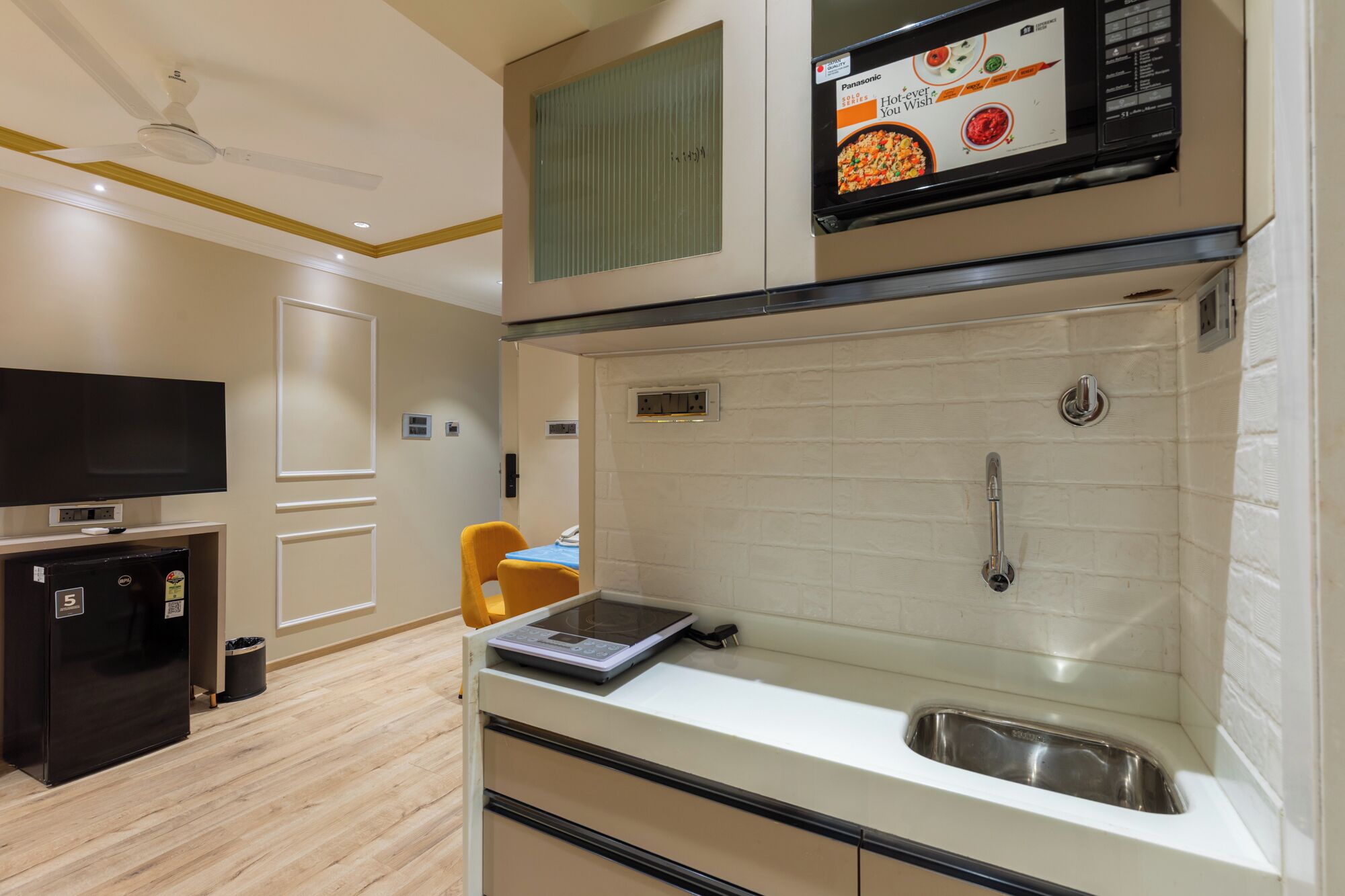 Superior Studio, City View | Private kitchen