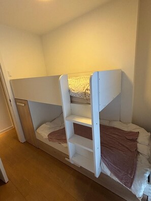 3 bedrooms, free WiFi - Spacious and bright 3-bedroom family apartment 200 meters from the sea (Knokke-Heist)