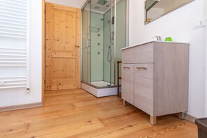 Shower, hair dryer, bidet, towels - The Mill in the Woods - PT (Alleghe)