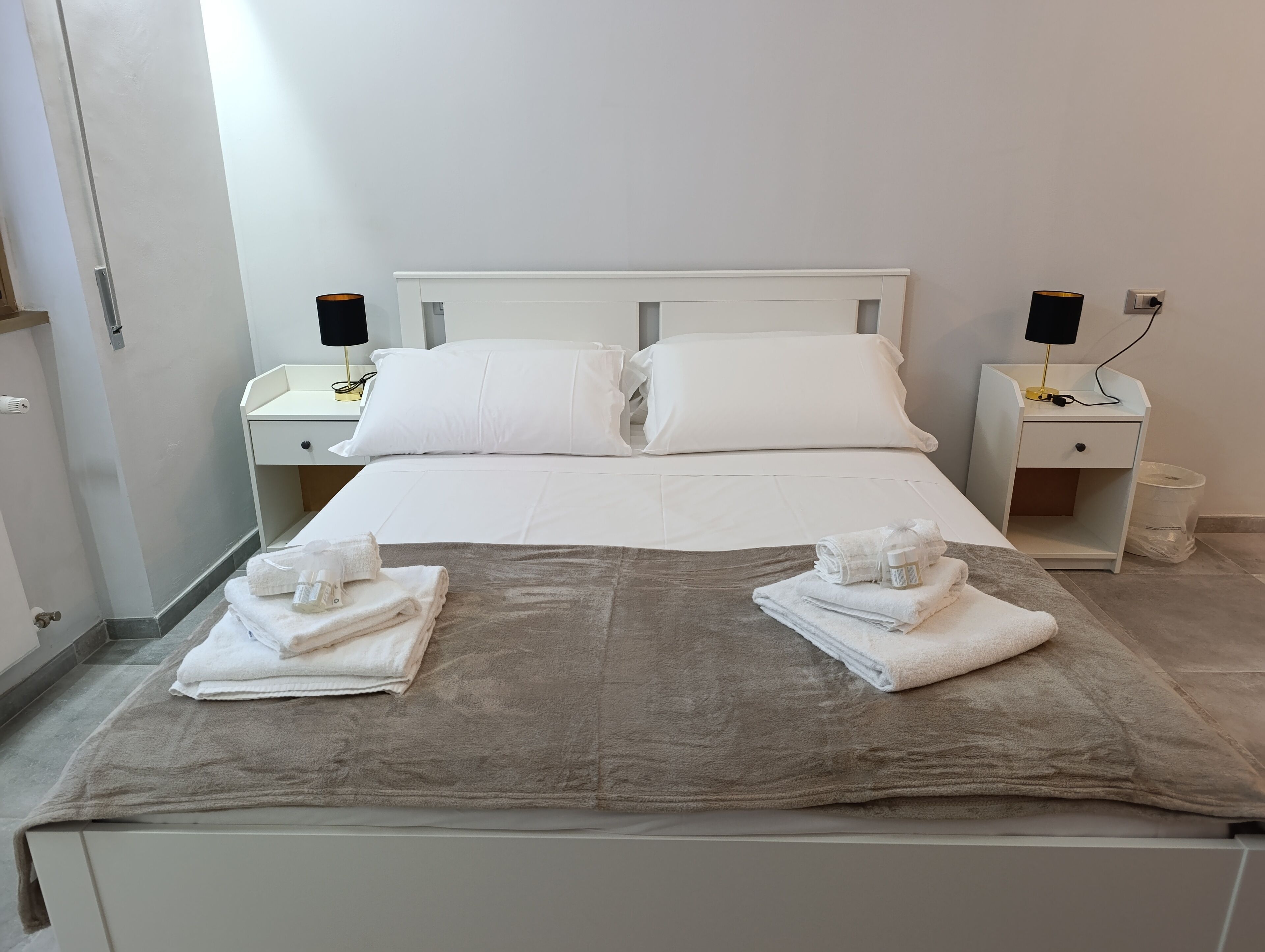 2 bedrooms, internet, bed sheets