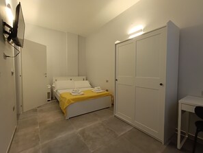2 bedrooms, Internet, bed sheets - Trastevere station apartment (Roma)
