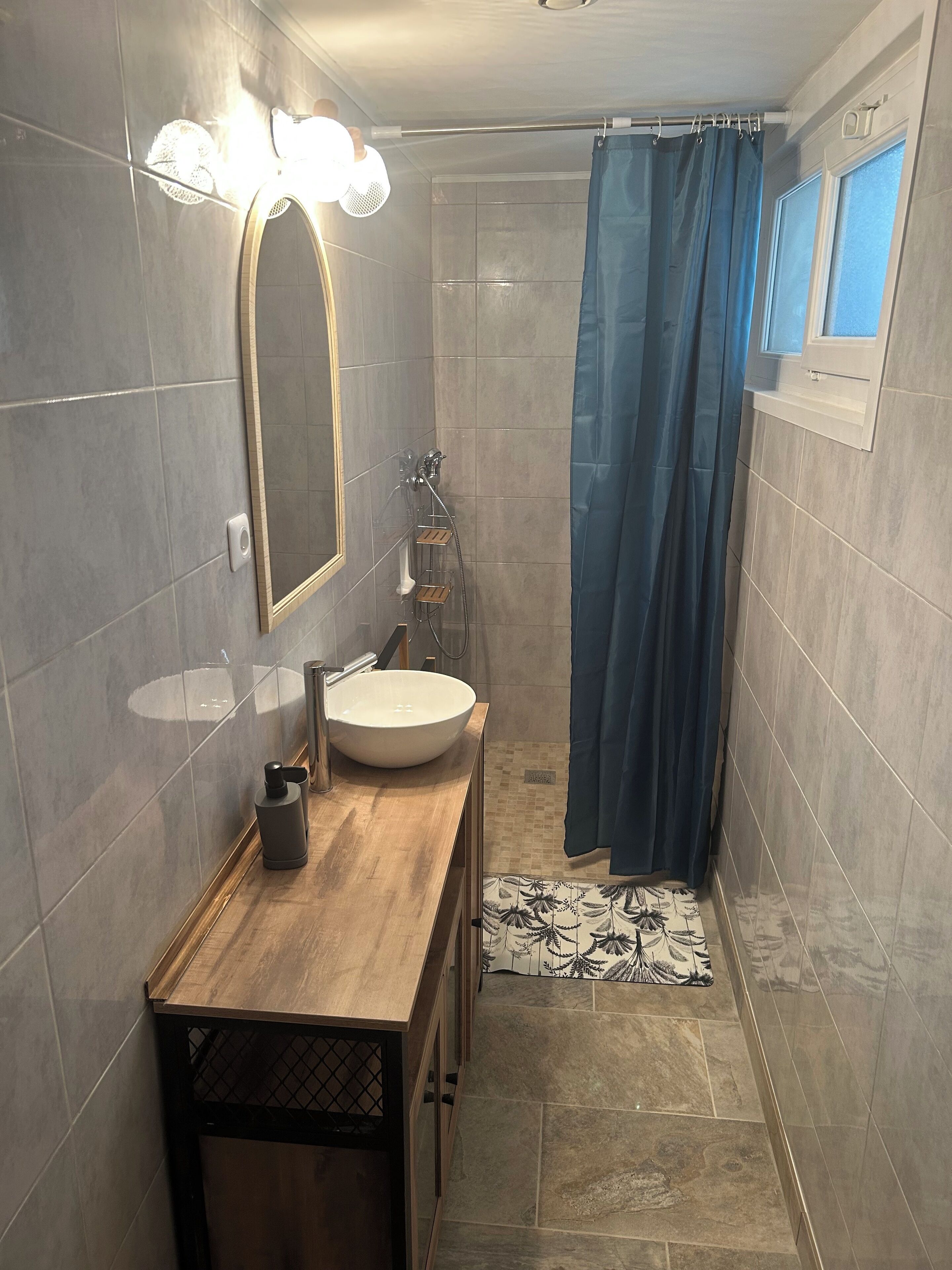 Dusche, Haartrockner, Bidet, Seife
