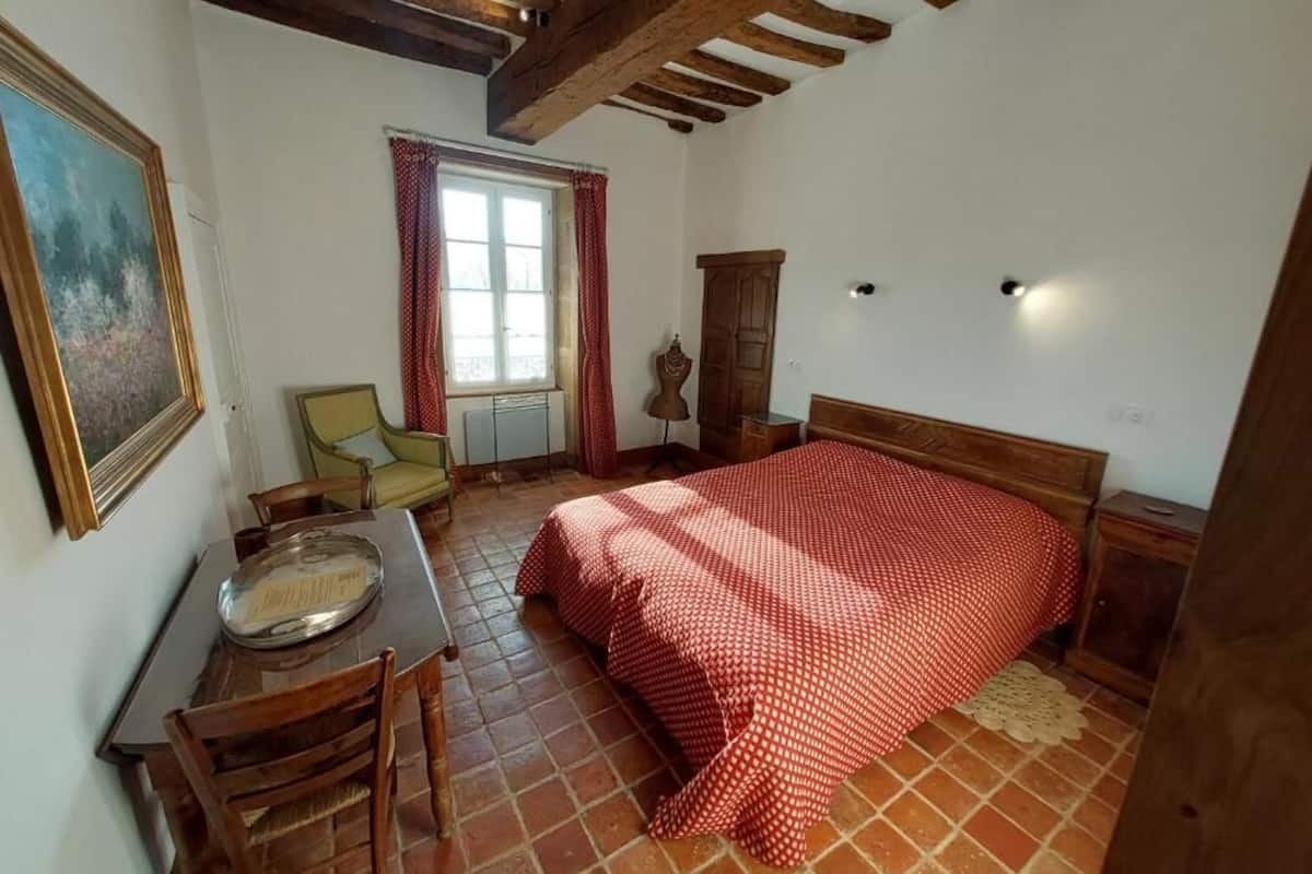 Tradisjonelt dobbeltrom, hageutsikt | Strykejern/-brett og wi-fi (inkludert)