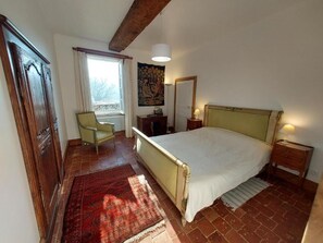 Habitación doble superior, vista al jardín | Tabla de planchar con plancha y wifi gratis 