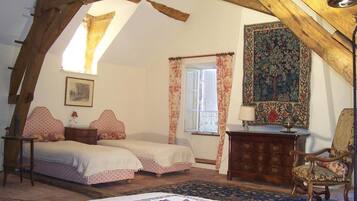 Iron/ironing board, free WiFi