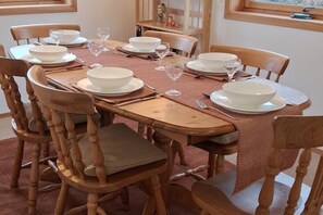 Dining - Delightful rural property, just thirty minutes from Lerwick. (Sand)