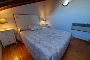 Iron/ironing board, travel cot