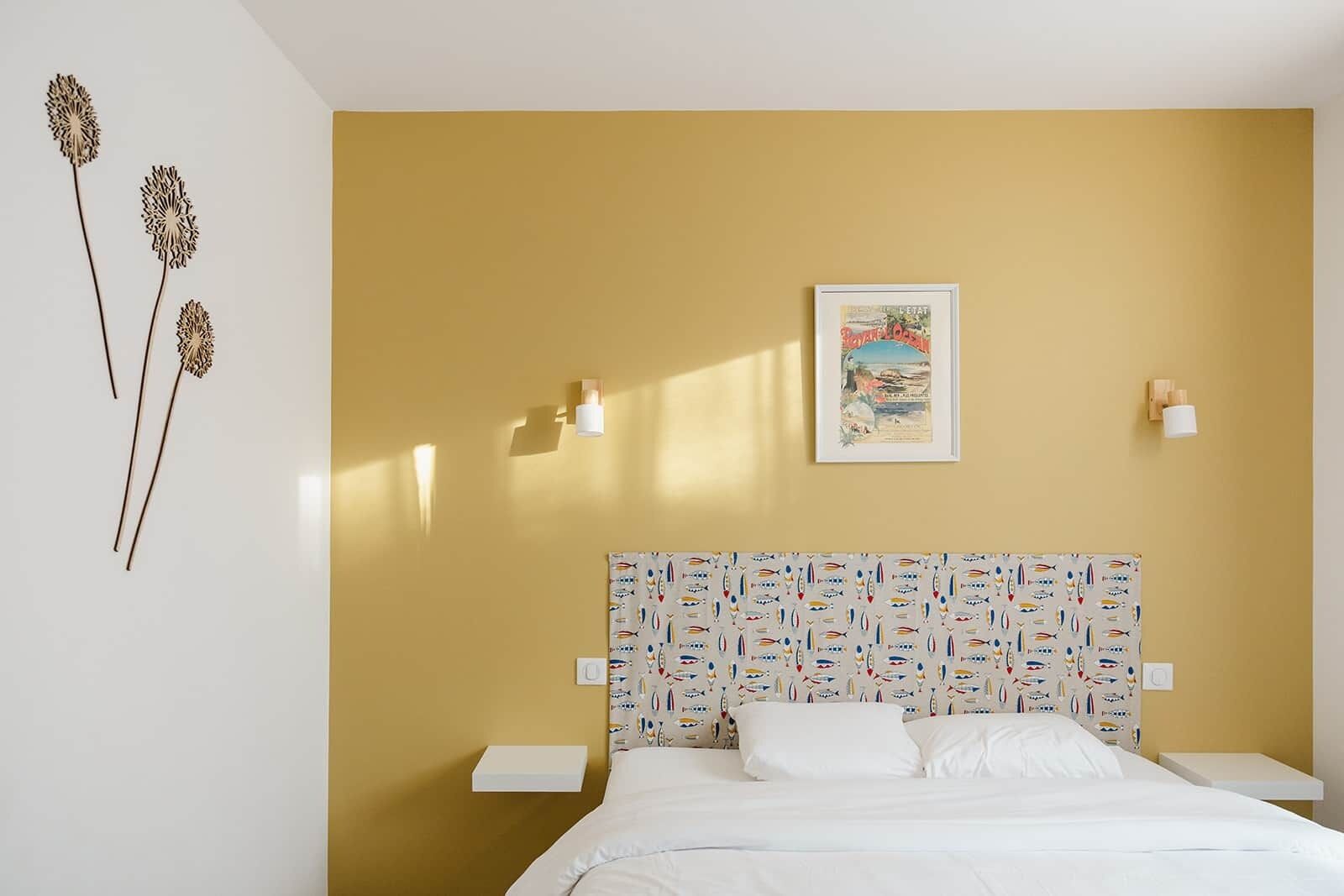6 bedrooms, iron/ironing board, WiFi, bed sheets