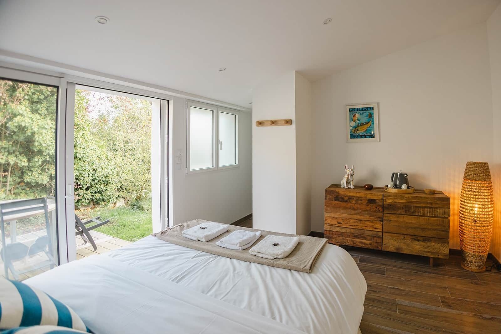 6 bedrooms, iron/ironing board, WiFi, bed sheets