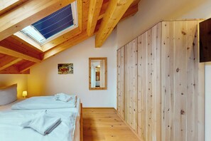 2 bedrooms, iron/ironing board, travel cot, free WiFi - Top floor apartment BergBlick - Spacious, flooded with light, mountain panorama (Garmisch-Partenkirchen)