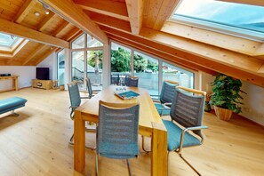 Interior - Top floor apartment BergBlick - Spacious, flooded with light, mountain panorama (Garmisch-Partenkirchen)