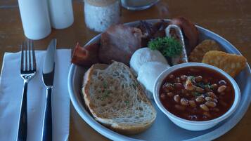 Cooked-to-order breakfast for a fee on weekdays