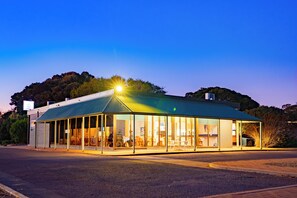 Exterior - The Beach Hotel Whyalla (Whyalla)