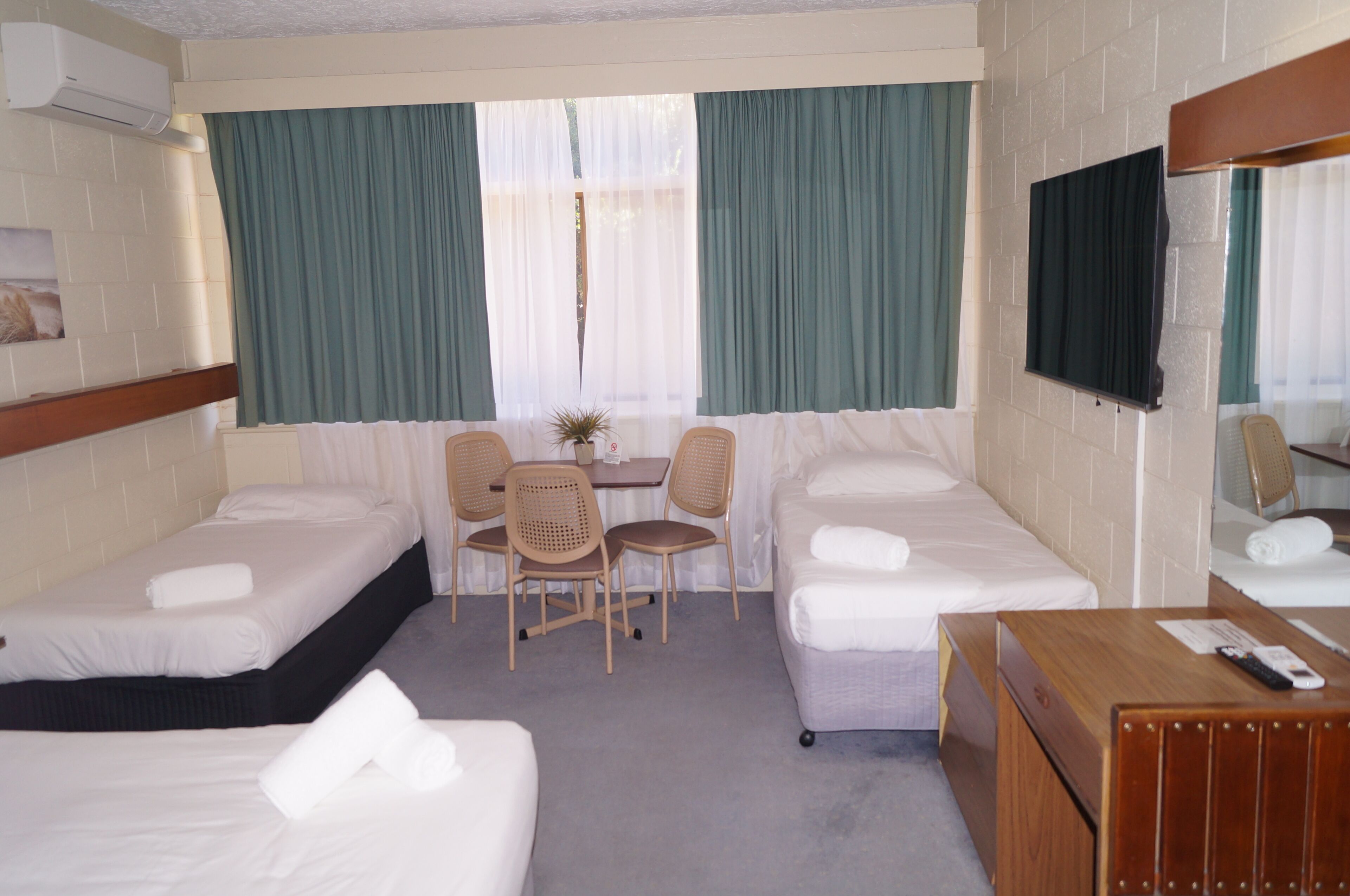 Family Room, Non Smoking | Desk, laptop workspace, iron/ironing board, free WiFi