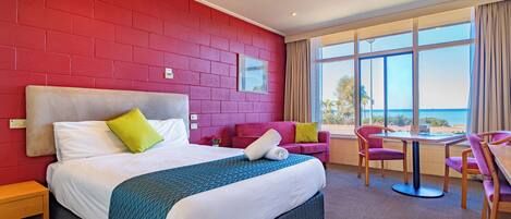 Chambre de base double, au bord de lâocĂ©an | Bureau, espace de travail pour ordinateurs portables