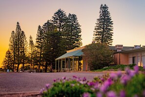 Exterior - The Beach Hotel Whyalla (Whyalla)
