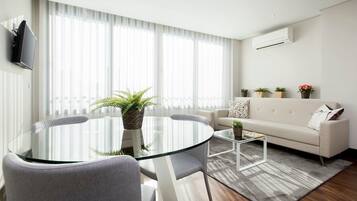 Apartment (One-Bedroom Apartment with Balcony) | Free WiFi