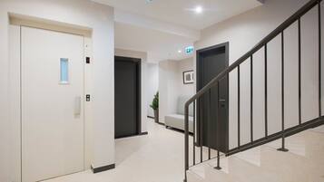 Apartment (One-Bedroom Apartment with Terrace) | Free WiFi