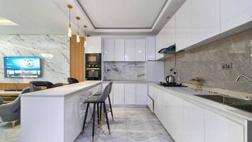 Economy Apartment, Balcony, City View | Private kitchen | Fridge, microwave, oven, stovetop