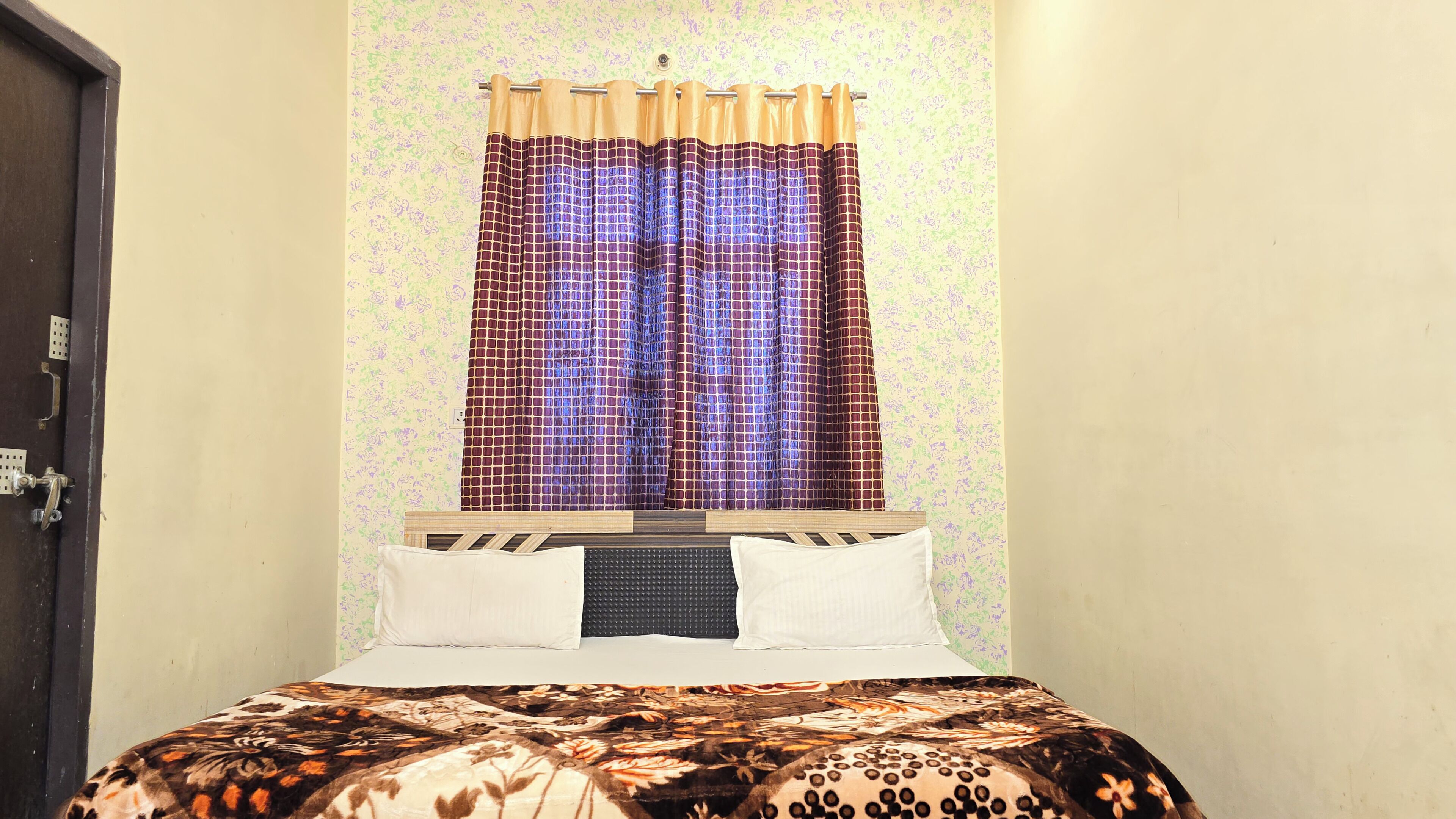 Economy Double Room, Garden View | Desk, free WiFi