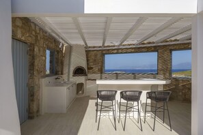 Property grounds - Villa Nikolas, pool and jacuzzi - My Rental Homes (Mykonos)