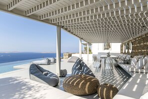 Outdoor dining - Villa Atlante with private pool - My Rental Homes (Mykonos)
