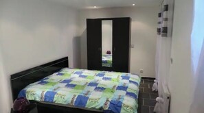 1 habitación, tabla de planchar con plancha, internet y ropa de cama 