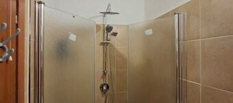 Cozy 1-bedroom studio near University & Soroka Hospital