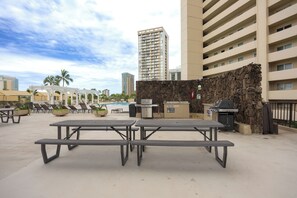 Outdoor dining - Just Renovated 23rd Floor Studio-Amazing Views! (Honolulu)
