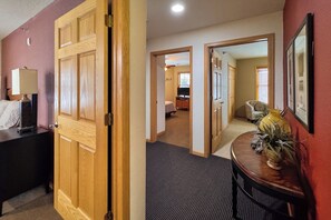 Iron/ironing board, free WiFi, bed sheets - 3BR Condo |  Bayfield Lake Views (Bayfield)