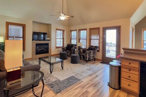 TV, fireplace - 3BR Condo |  Bayfield Lake Views (Bayfield)
