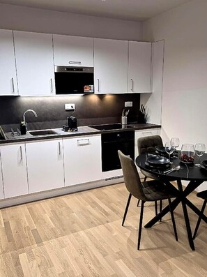 Fridge, microwave, oven, stovetop - Smichov Luxury apartments (Prague 5)