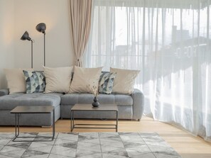 TV - Holesovice Luxury 130m apartment with free parking (Prague 7)