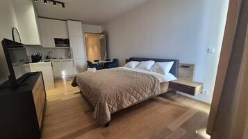 Desk, WiFi, bed sheets