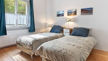 WiFi, bed sheets