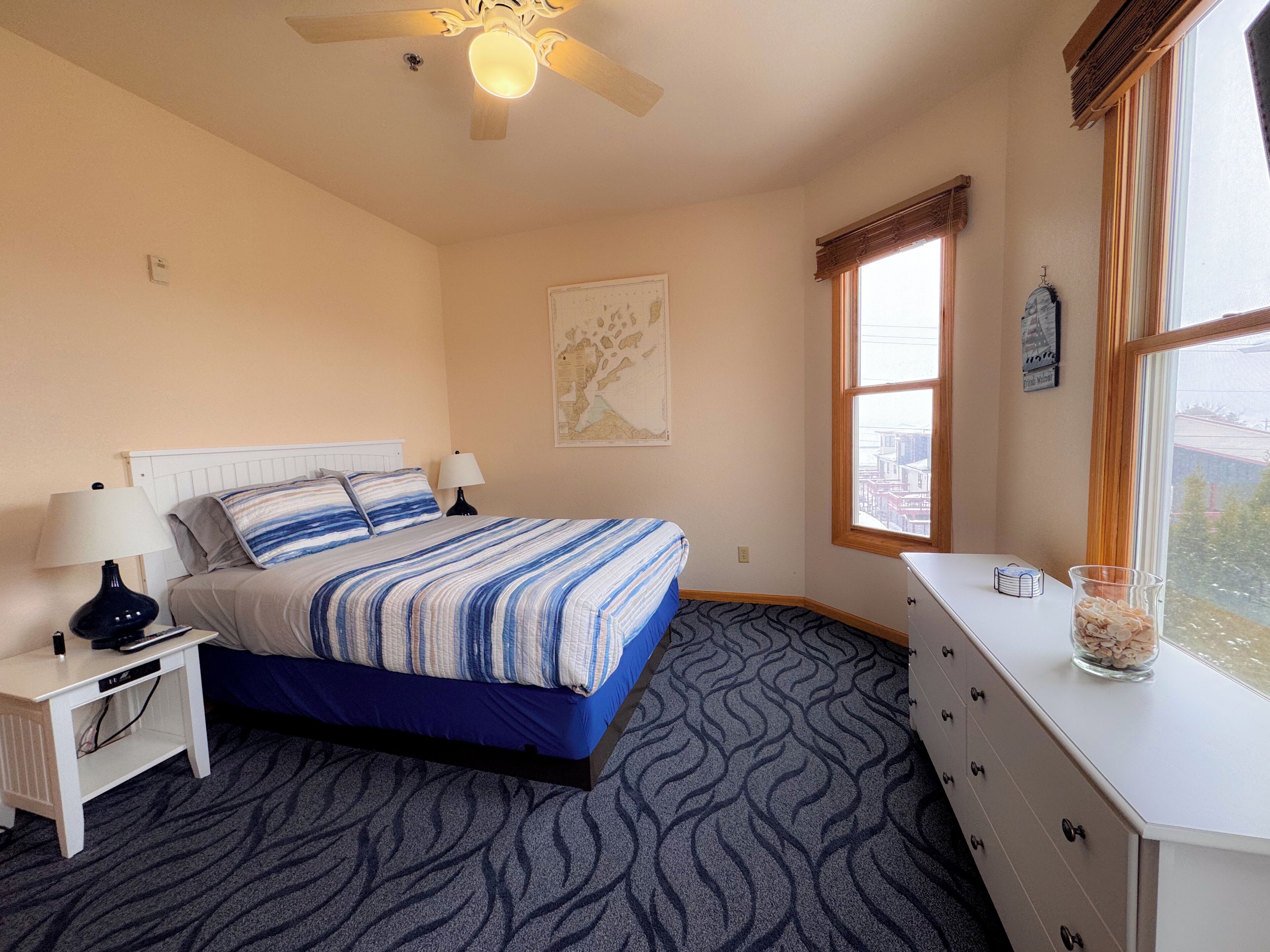 Een strijkplank/strijkijzer, gratis wifi, beddengoed