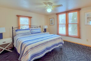 2 bedrooms, iron/ironing board, free WiFi, bed sheets - Bayfield Condo | Lake Superior Apostle Islands (Bayfield)