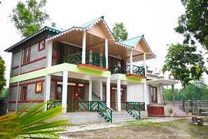 Classic Double Room, Balcony | Exterior - Hotel Dynasty Inn (Lataguri)