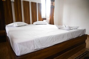 Deluxe Double Room | Free WiFi - Hotel Dynasty Inn (Lataguri)
