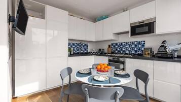 Signature House, 3 Bedrooms, Kitchen, Beachside | Dining