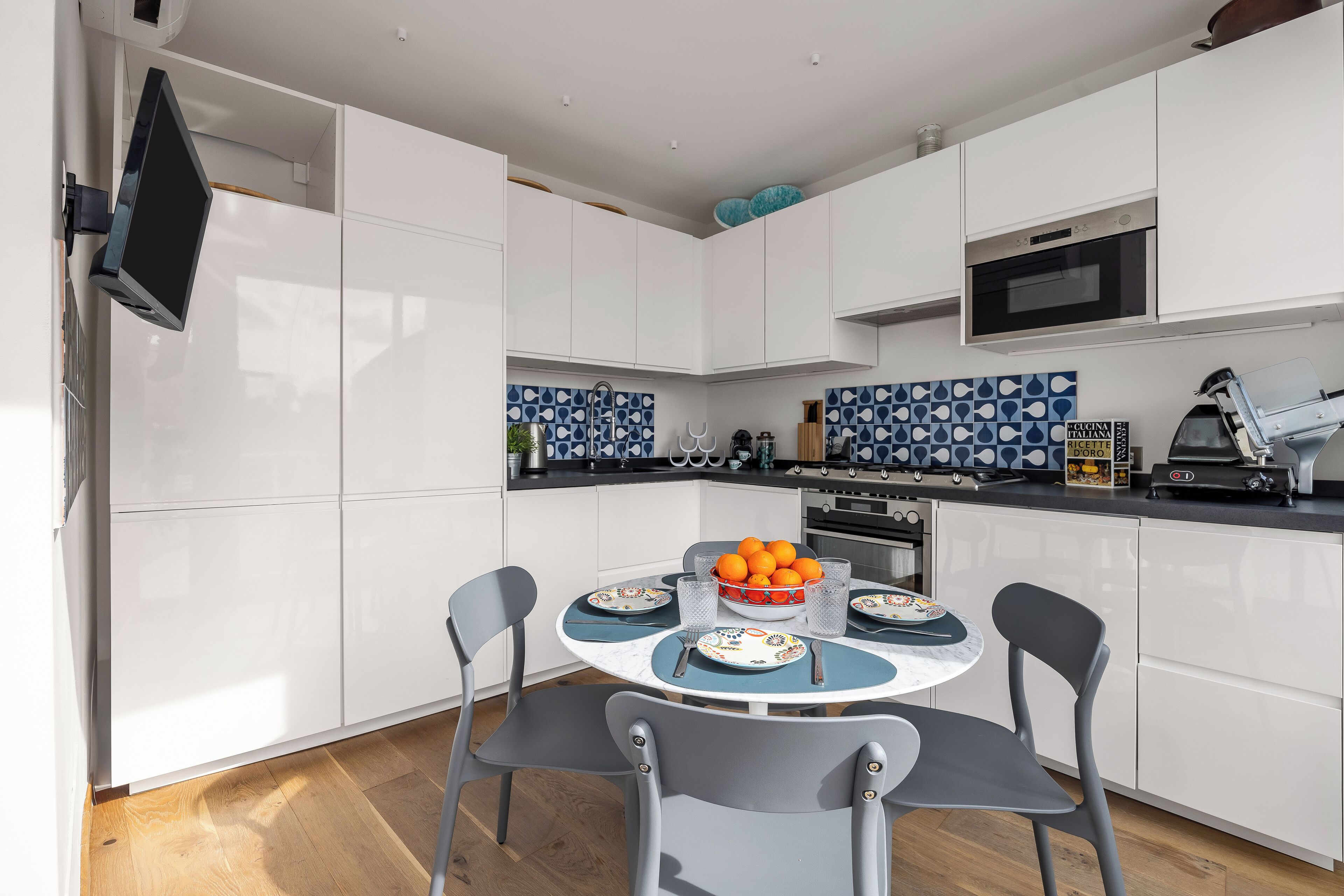 Signature House, 3 Bedrooms, Kitchen, Beachside | In-room dining