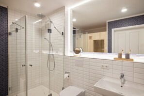 Shower, hair dryer - New build: Havn Homes apartment 5 with its own sauna and beautiful terrace (Büsum)