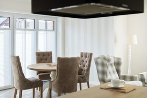 Dining - New build: Havn Homes apartment 5 with its own sauna and beautiful terrace (Büsum)