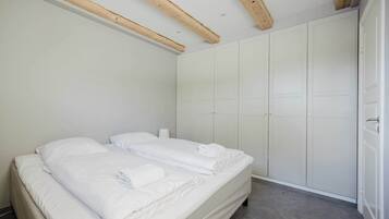 Strykjärn/strykbräda, wi-fi och sängkläder