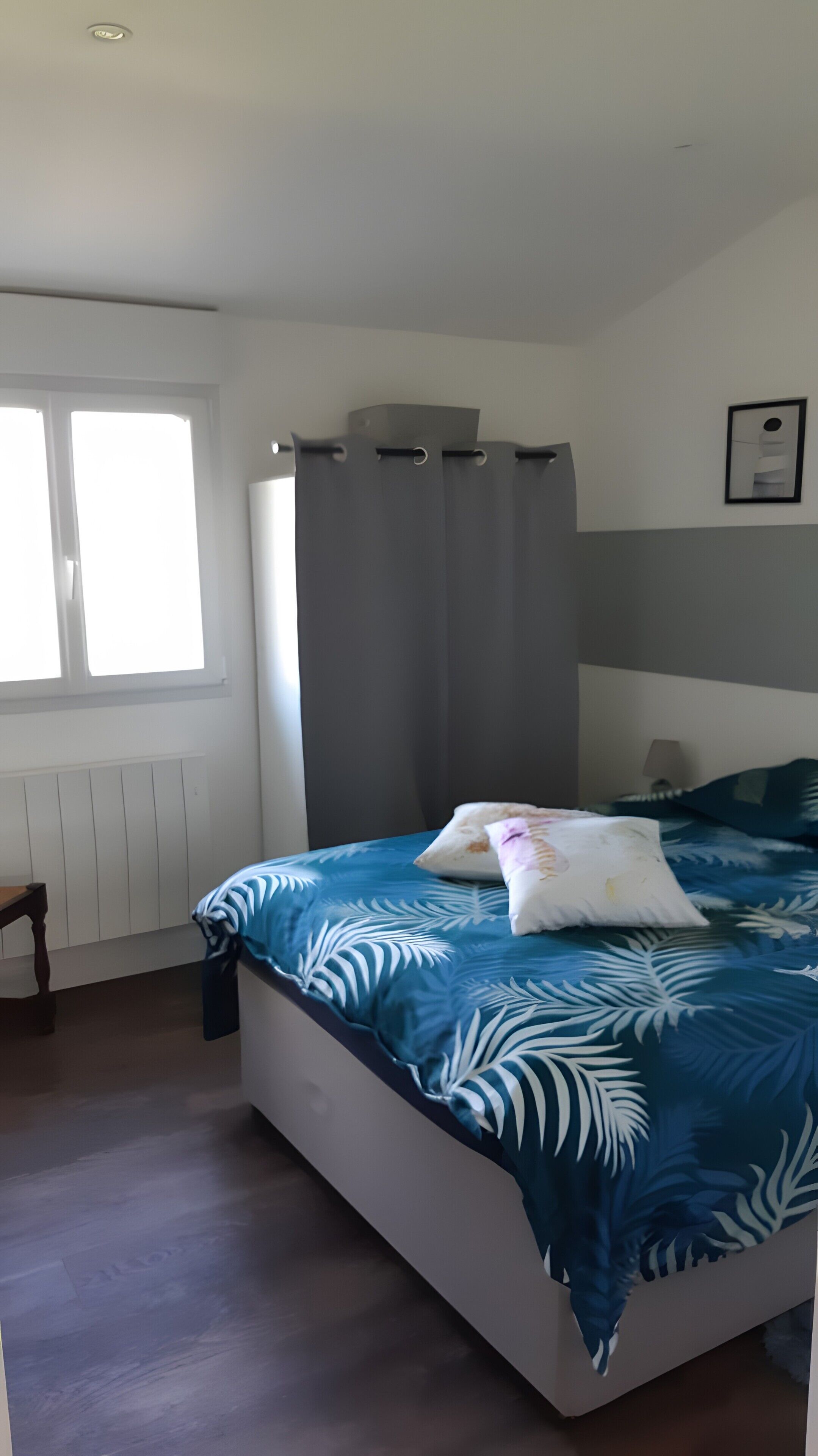 Iron/ironing board, bed sheets