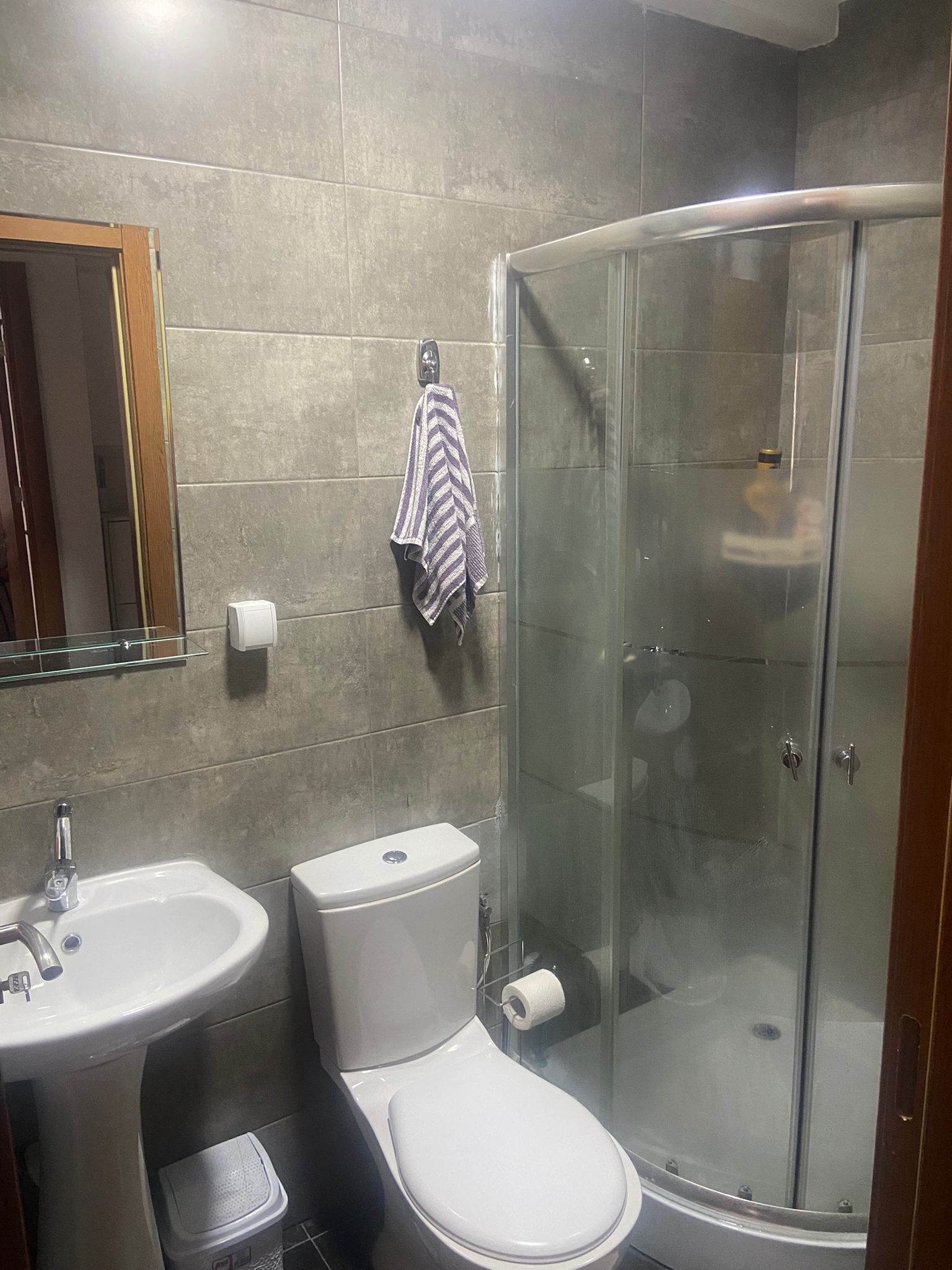 Handdukar, tvål och toalettpapper