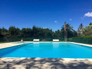 Pool - Beautiful apartment, south-facing terrace, swimming pool and private parking. (Antibes)