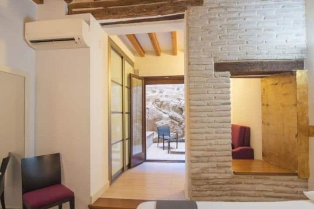 1 slaapkamer, een strijkplank/strijkijzer, internet, beddengoed